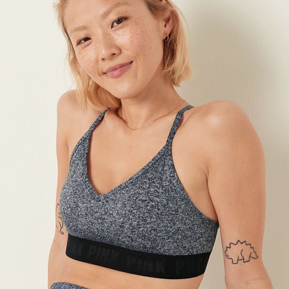 VS PINK ULTIMATE LIGHTLY-LINED SPORTS BRA
